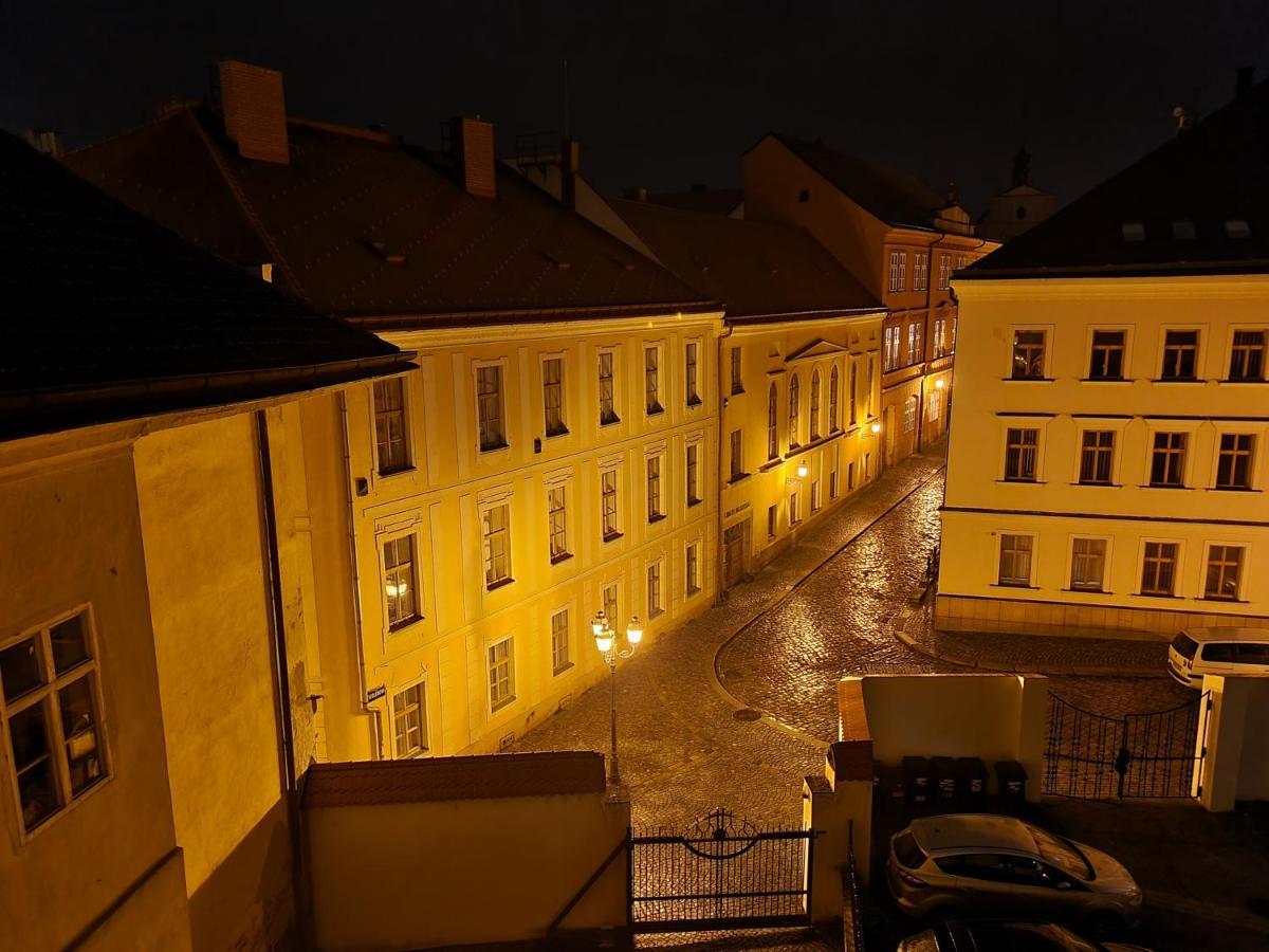 Velke Studio Na Velkem Namesti S Vybavenou Kuchyni Hradec Králové 외부 사진